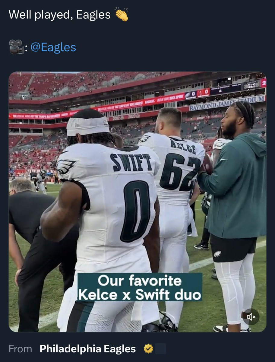 AshleyPurdy's tweet photo. Hahaha.. 👏🏼 👏🏼 @Eagles #MNF 🏈 https://t.co/q2cOVy3rpb