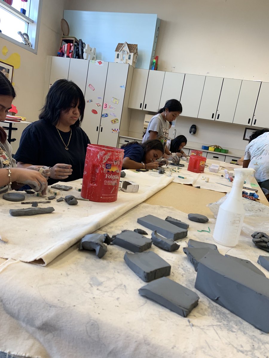 MsIshmaelArt's tweet photo. The ENGC Art Club and the National Art Honor Society got off to a great start this afternoon creating items to sell at the Alief Holiday Market coming up on November 4th. Go Ram Artists!! ⁦@ElsikNGCRams⁩ ⁦@TrampeKara⁩ ⁦@aliefFineArts⁩ https://t.co/YoDC34hPfn