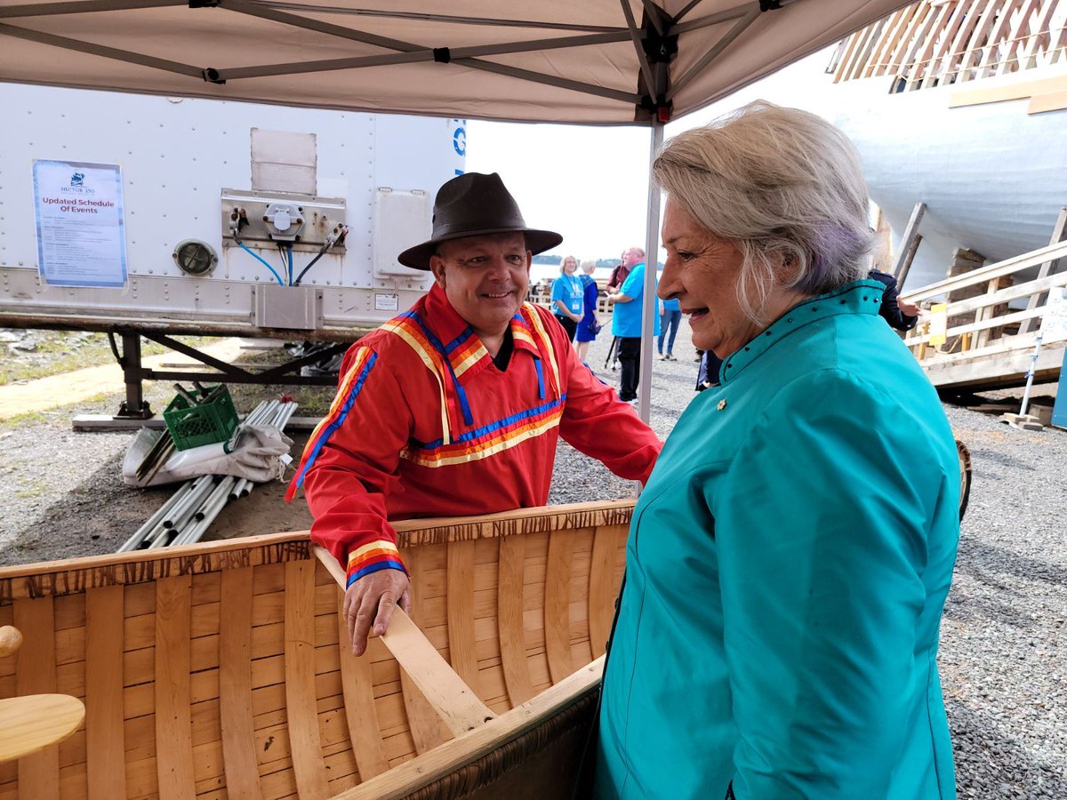 Mel7Labrador's tweet photo. Our #labradorfamily journey has been amazing. 
From the people I work with, to the people I meet &amp; everyone in-between.
The future is endless you you are surrounded by good energy, in good company ✨
#IndigenousThoughts  #authenticity #mikmaq #novascotia #forourfuturegenerations https://t.co/zKWlBvPOrf