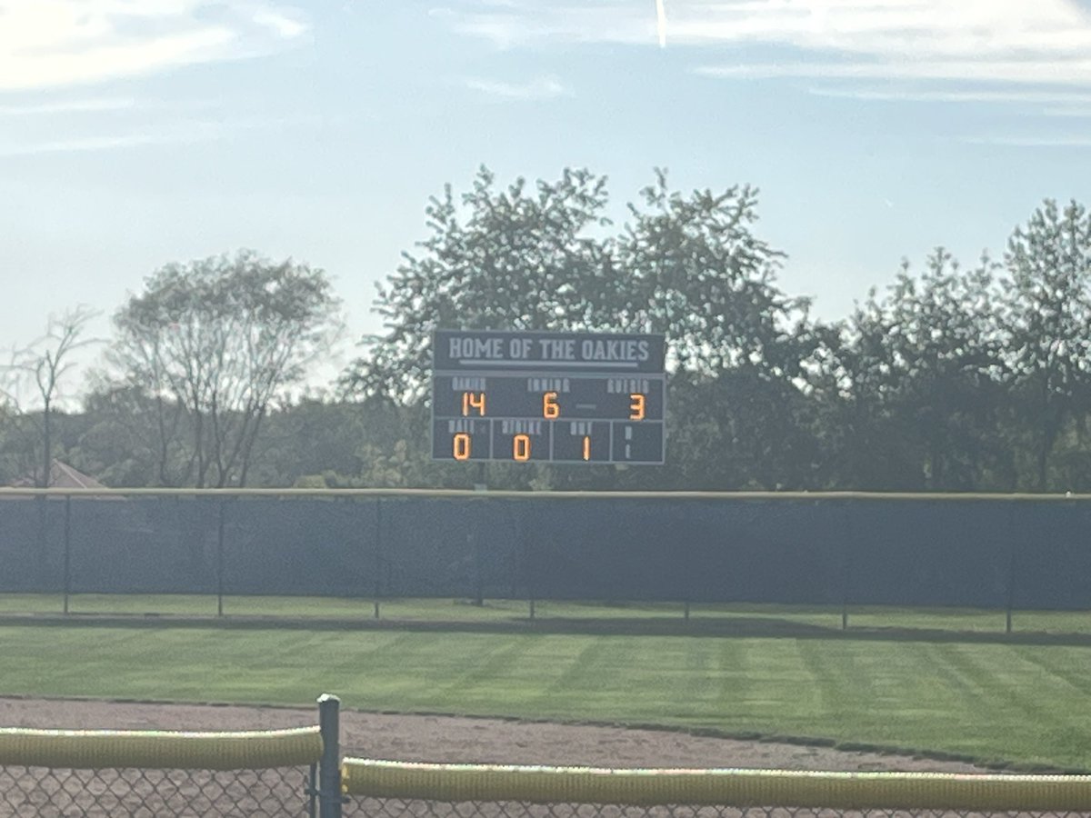 That’s four in a row for the lady Oakies!  Bats are on 🔥 right now. Keep it up girls! #W <a href="/Northmen_OPHS/">Oak Park High School</a> <a href="/Northmen_LumYd/">OPHS Fan Section</a> <a href="/N2SportsOakPark/">Northmen Sports</a> <a href="/Northmen_SFTBLL/">Lady Oakies Softball</a>