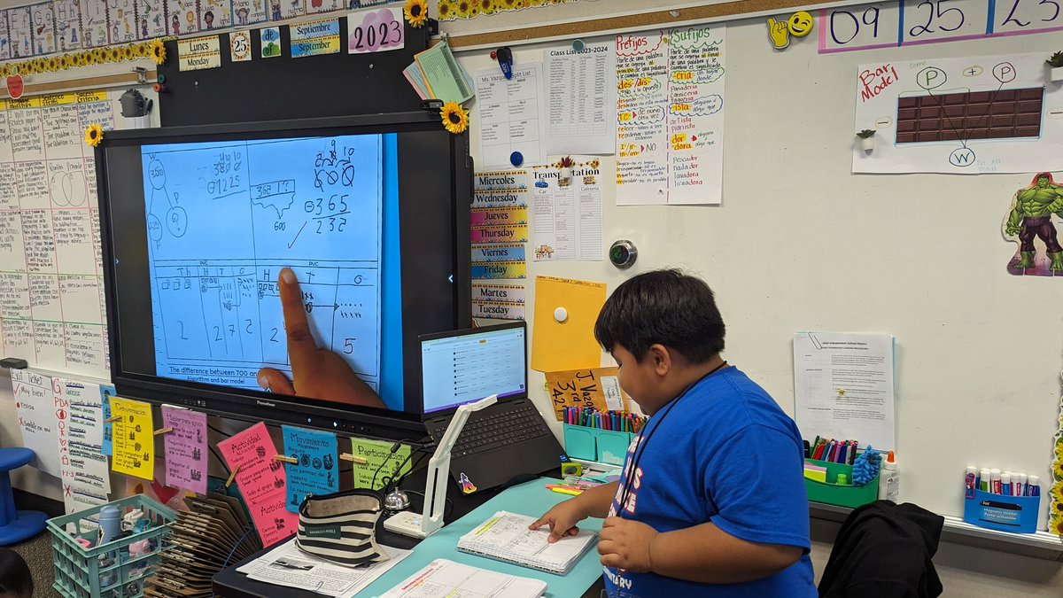 J_Vazquez_3's tweet photo. Subtraction across zeros #partnerwork #languagepartners #welovemath @Horn_Dream_Big @AliefISD https://t.co/siDAbZvMJB