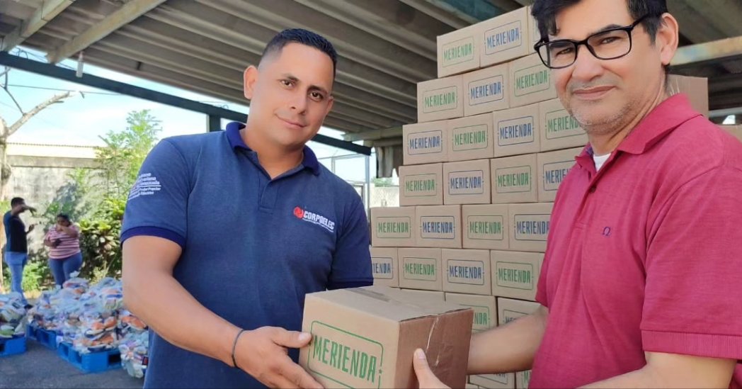 CORPOELECBAR_'s tweet image. Los niños de las familias del sector eléctrico en el estado Barinas recibieron los Kits Meriendas entregados por #Asoelec, como parte de los beneficios que brindan bienestar a la fuerza trabajadora del #SEN