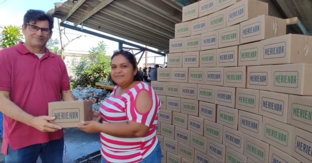 CORPOELECBAR_'s tweet image. Los niños de las familias del sector eléctrico en el estado Barinas recibieron los Kits Meriendas entregados por #Asoelec, como parte de los beneficios que brindan bienestar a la fuerza trabajadora del #SEN