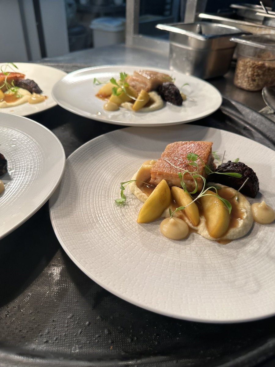 ChefNyasha's tweet photo. Pork belly, caramelised apples, apple sauce and celeriac mustard purée
@Chef_Tkay https://t.co/op05yI0aUj