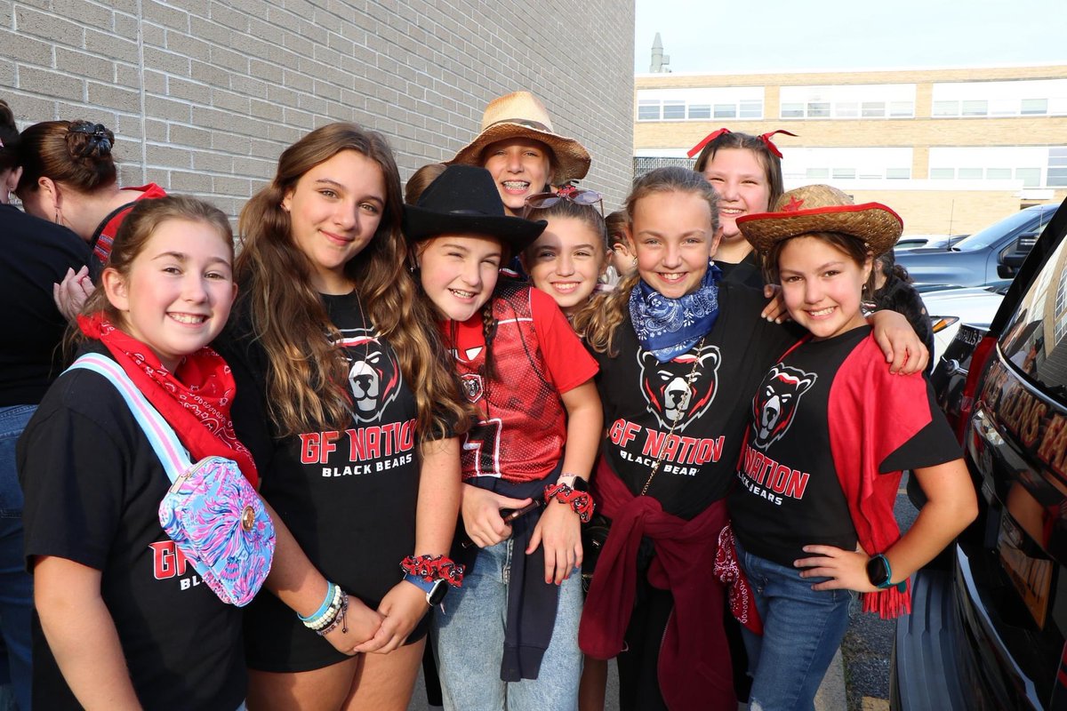 GlensFallsCSD's tweet photo. 🏈 🎉 Friday night lights!! It was fantastic see the community pride as #GFNation celebrated with a block party featuring music, face painting, games, and more. Thank you to all who attended, and for your support! https://t.co/zntetj9jmJ
