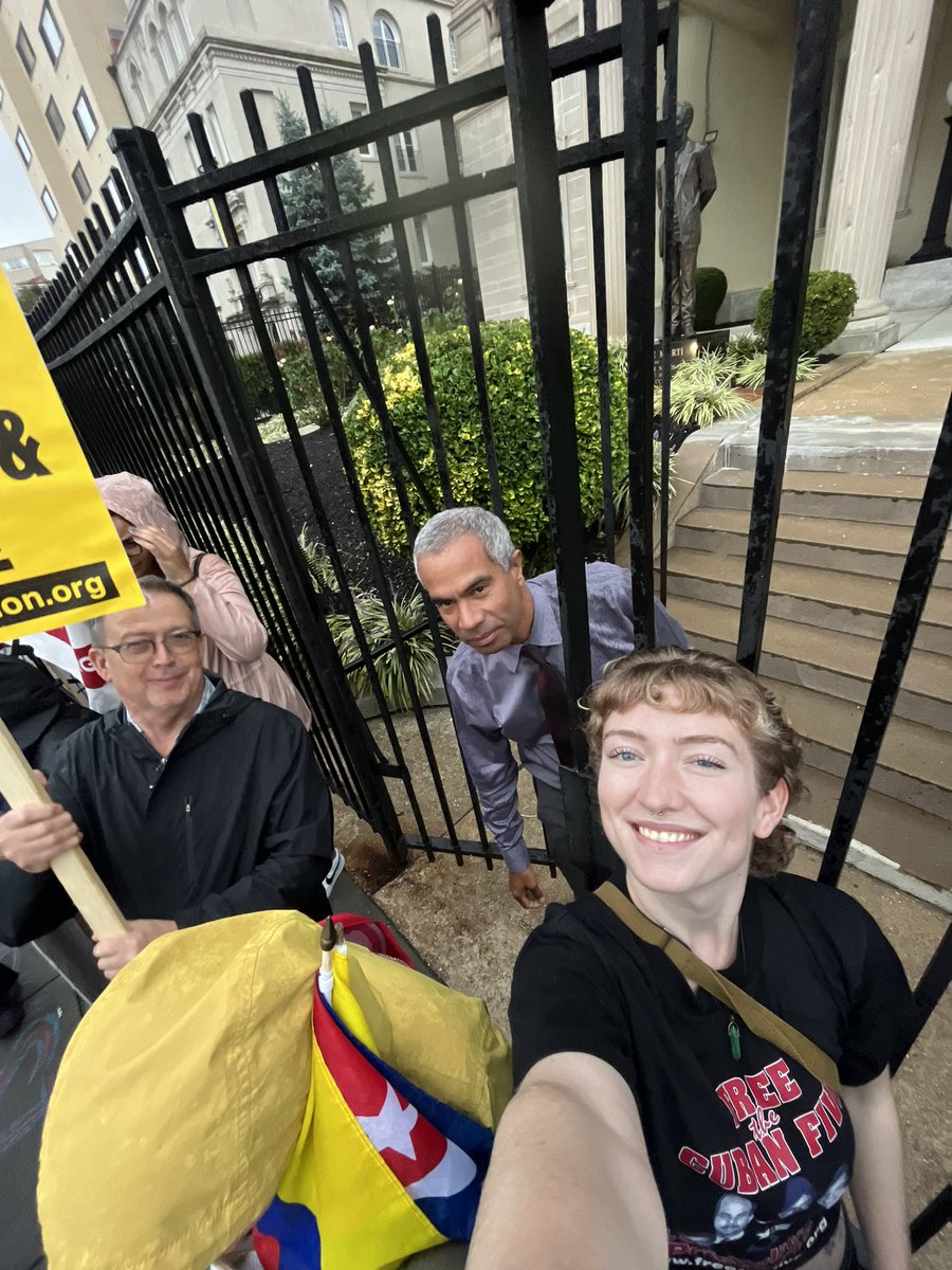 At the end of our rally, our friends from the @EmbaCubaUS came out in the rain to hug ❤️ The haters’ violent intimidation will never break our solidarity! #LetCubaLive