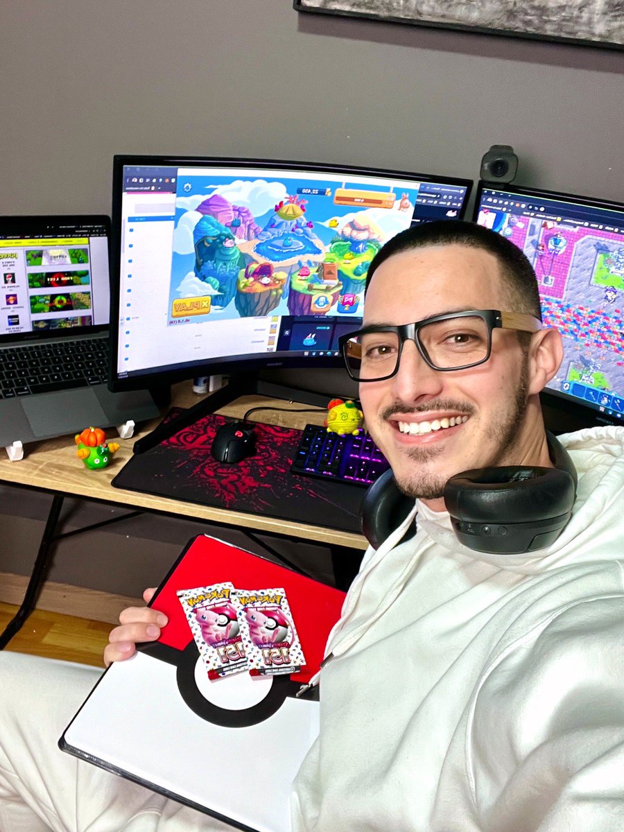 zioaxie's tweet image. Kicking off my Axie week!!🔥💪

-Playing @Ronin_Network games ✅
-Unboxing #Pokemon151 
-Writing script 4 next video 👀

Stay Tuned! 
Yes you 🫵, Stay Tuned..
#AxieMondaySelfie