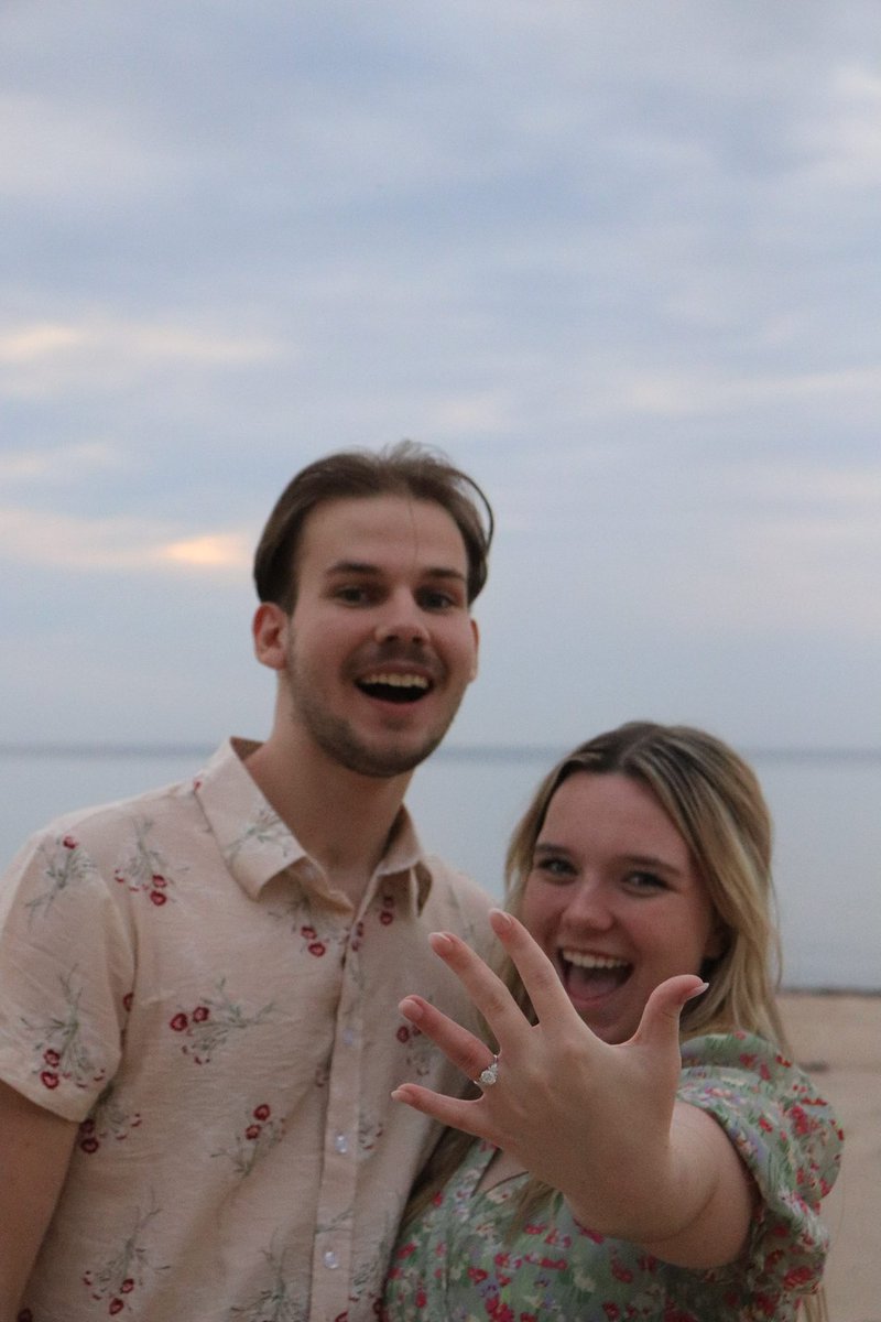 layluvs_'s tweet photo. Life update: I’m engaged! https://t.co/TCc6TFxW0d