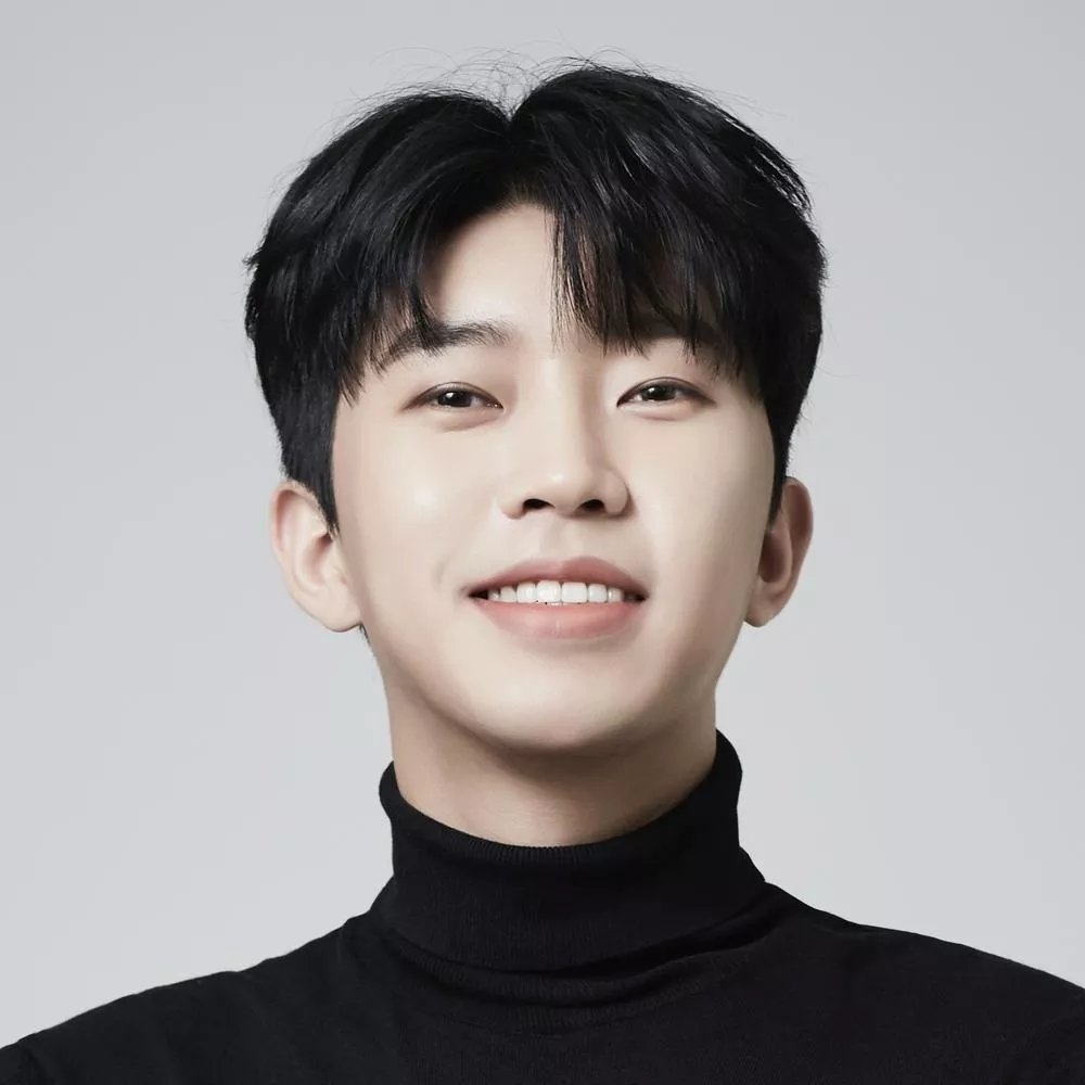kchartsmaster's tweet photo. Lim Young Woong will make his comeback on October 9th. https://t.co/ouiFE2PplK