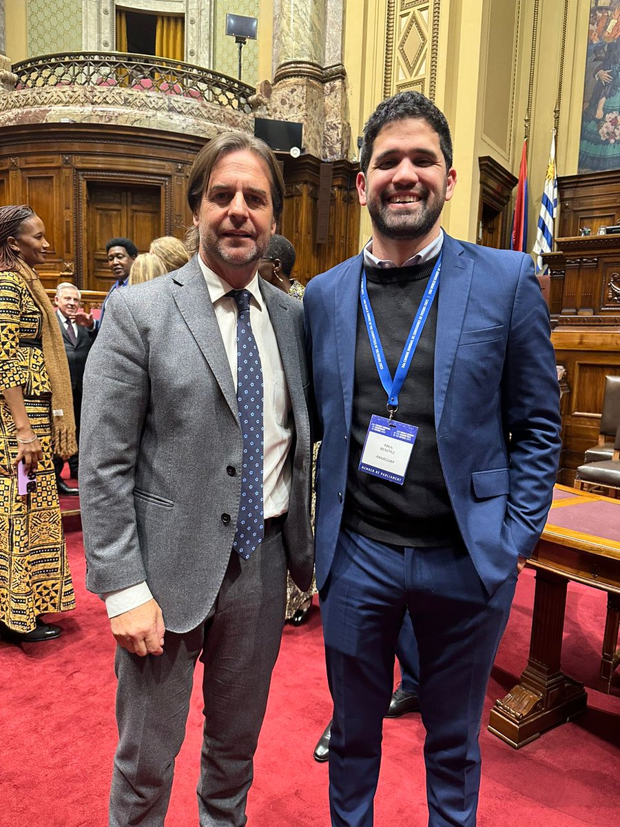 Raulben's tweet photo. Llegamos a Montevideo para la 2da Cumbre de Comisiones del Futuro representando a nuestro País 🇵🇾

Trataremos temas relacionados a la inteligencia artificial y sus implicancias 

El futuro ya llegó y debemos aprovecharlo en beneficio de todos 💪🏼🇵🇾 https://t.co/koohX6lC2a