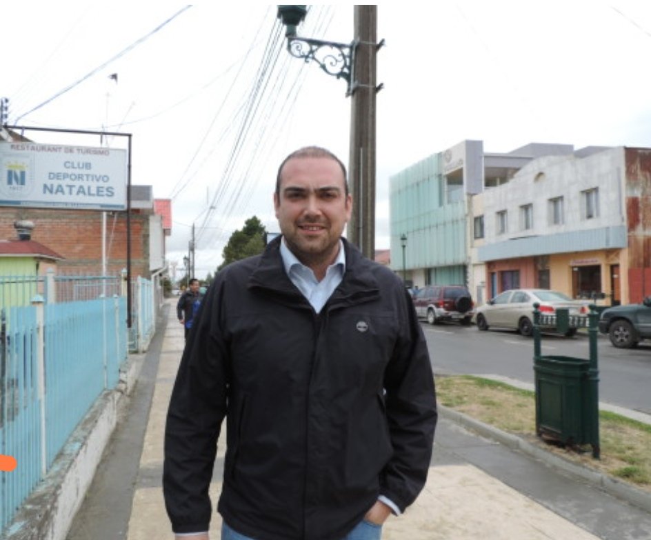 BeatrizSolar7's tweet photo. @RosaEspinozas @Sinfiltros_tv @KarimBianchi @GobiernodeChile @camila_musante Este misógino odia a las mujeres, en especial a las adultas mayores a quienes  utiliza con eventos para perpetuarse en el cargo 
Menoscaba a sus colegas y es un falso, trucho, soberbio e ignorante que no merece un cargo como el que detenta
Los injertos te comieron las neuronas https://t.co/GYIEGPBWZm