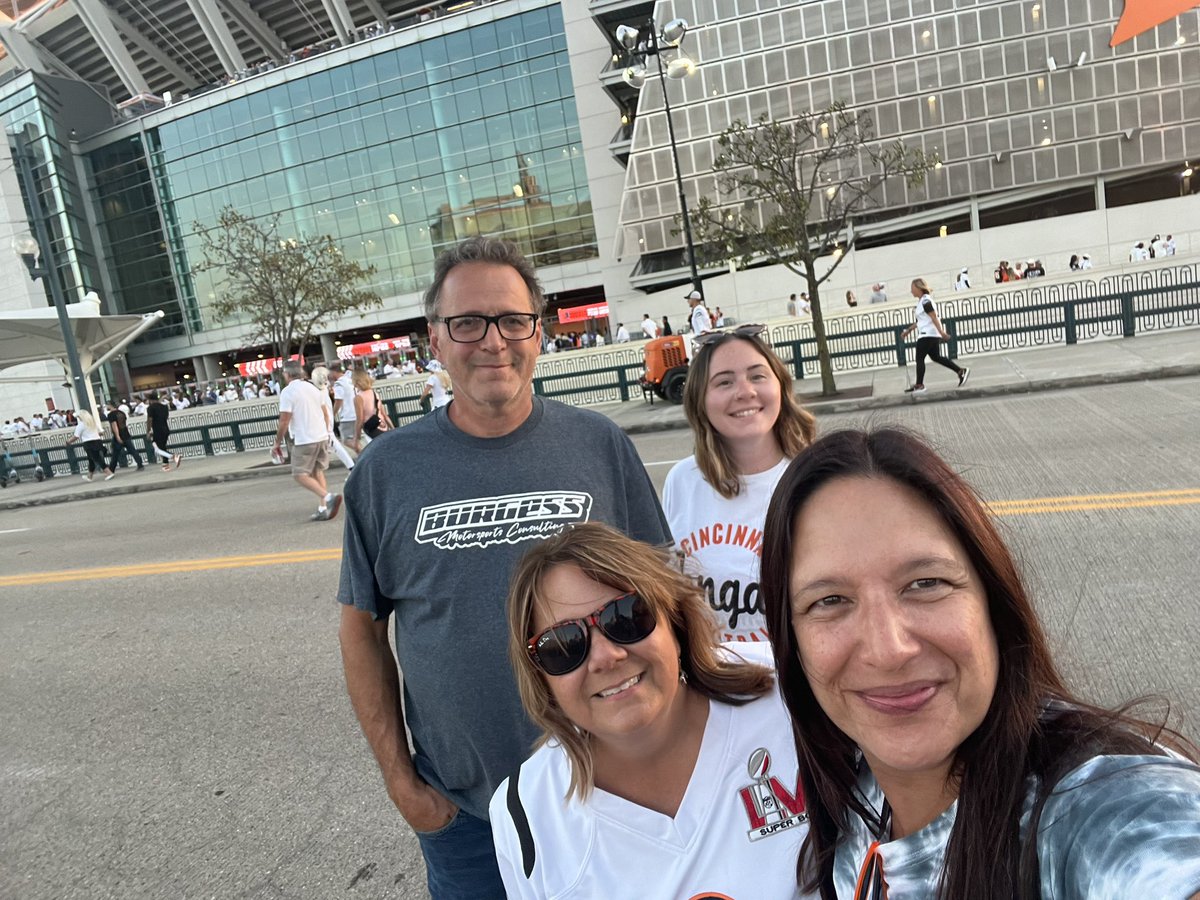 cindykkd's tweet photo. #RuleTheJungle WHO DEY!! https://t.co/6TYBqSOIRj