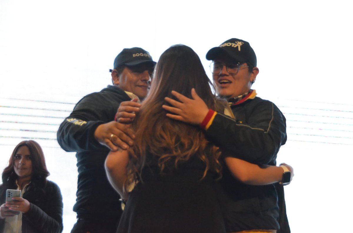 ¡ESTAMOS DE FIESTA! 🎉🎊 #CiudadBolívar es la localidad ganadora de la #HackatónDistrital 2023 gracias al proyecto #AlgoritmoX 👏🏼

¡Celebramos este triunfo con toda la comunidad y con nuestros jóvenes que trabajan por hacer de Ciudad Bolívar un territorio de paz e innovación! 😃