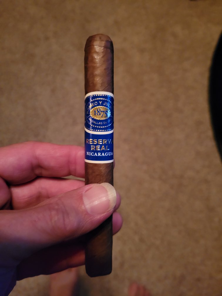 TheCigarMatch's tweet photo. Romeo y Julieta Reserva Real Nicaragua. #cigarlife https://t.co/uhFifPhbVN