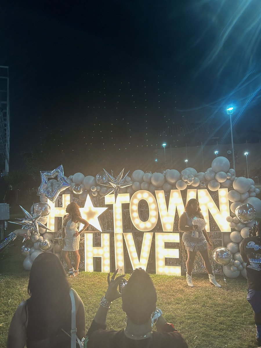 jalennbby's tweet photo. Houston Bey-Hive checking in🤘🏾🐝 #RENAISSANCEWOLRDTOUR https://t.co/3FnfgBKoxa
