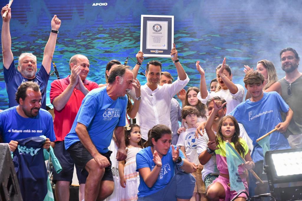 vitorvalim's tweet photo. O recorde mundial de kitesurf é de Caucaia. 
Entramos no guinnesbook com o registro de  mais de 77 mil km velejados, por mais de 600 pessoas em mais de 30 países diferentes. Com a meta batida, serão retirados do mar mais de 44 toneladas de lixo dos oceanos. https://t.co/FJA7FoCJXJ