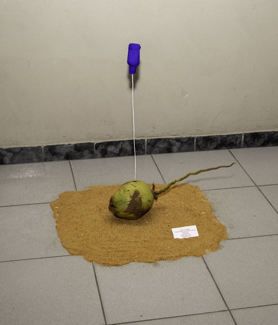 thierrytomety's tweet photo. Du 25 au 28 Septembre,  je participe à l'exposition "ENGAGEMENT" initiée par la Direction Nationale de l'Enseignement Catholique au Togo.

Le Centre Christ Rédempteur (BROTHER HOME) accueille cette exposition où je présente deux installations: https://t.co/pv5wyRwuk4