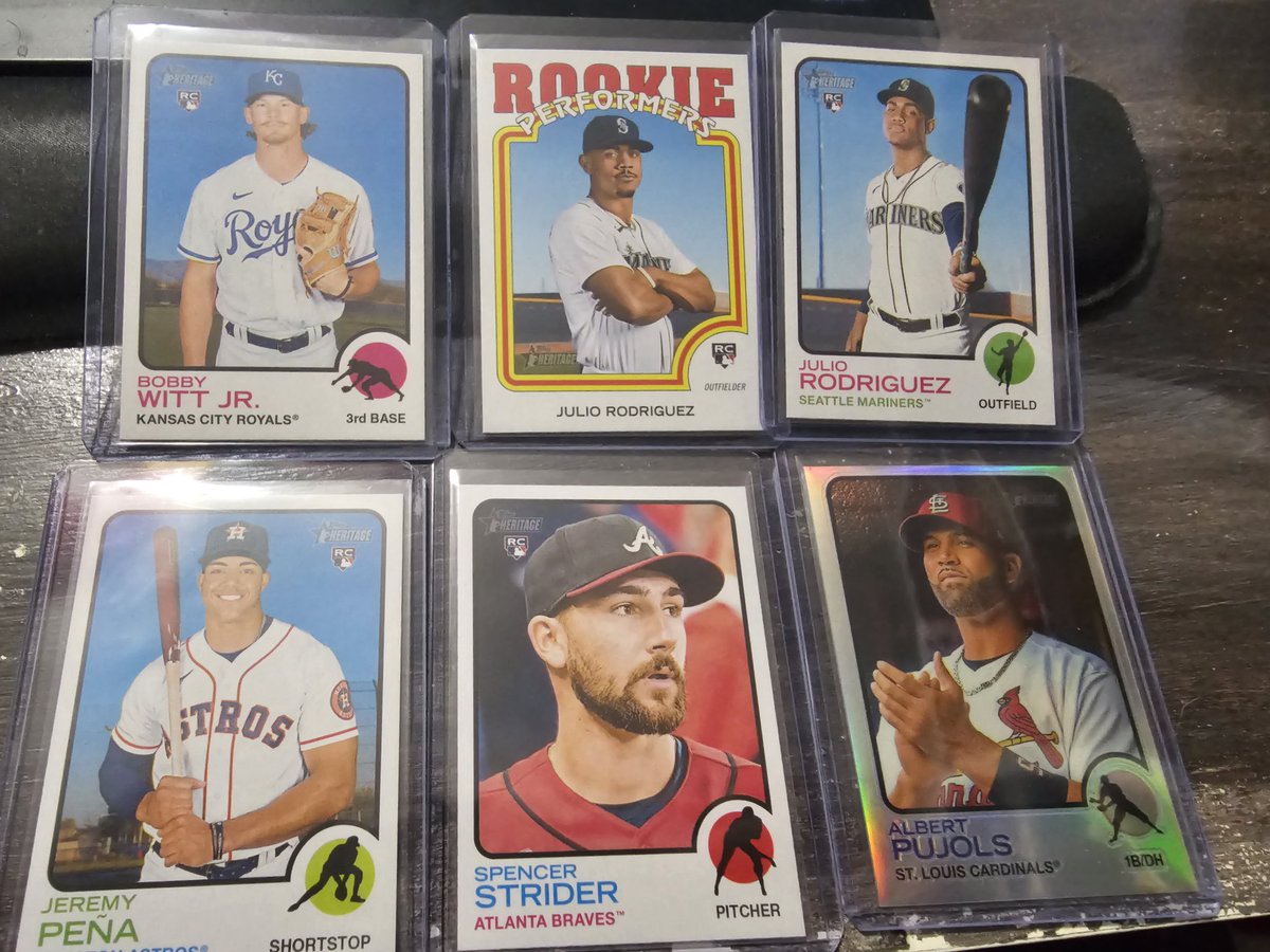 The_EyeholeMan's tweet image. Love finding those lower priced @Topps #blasters at @Walmart
For $17. Not too bad
@CardPurchaser #thehobby