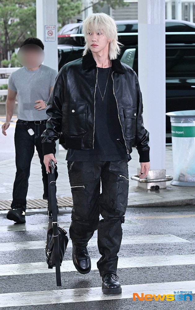 svtcontents's tweet photo. ☁️ 230926 JOSHUA #조슈아 and THE8 #디에잇 are departing today to attend Paris Fashion Week. JOSHUA will attend Marni and THE8 will attend Balmain and GIVENCHY. Safe skies and good luck for your schedule, boys! 🤍 https://t.co/lgacdPoLxu