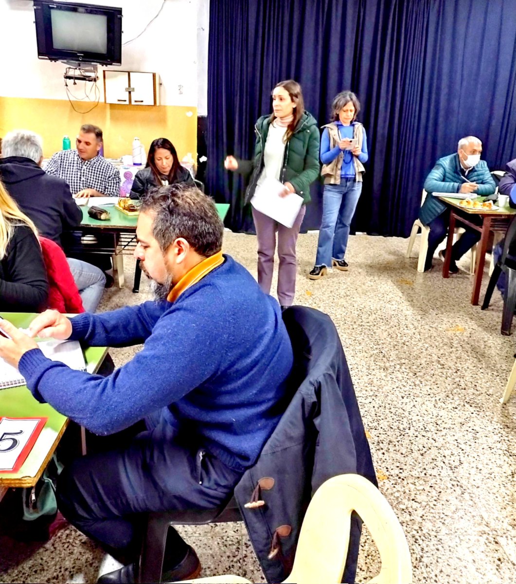 CIIEJCPaz's tweet photo. Hoy se llevó a cabo el 3° encuentro de #ConcersacionesPedagogicas con directores y directoras de nivel secundario. Gracias por acompañarnos @GonzaloGal9 @GustavoJGalli @BAeducacion @equipocoordciie https://t.co/Oo0oaszqgL