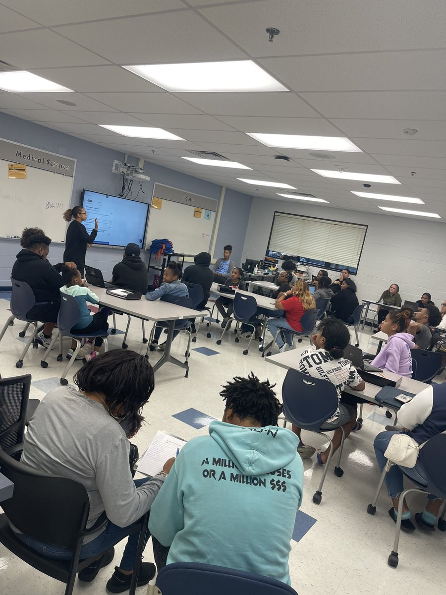 Tia Johnson (@apemjay) on Twitter photo The Class of 2024 hosted their first Senior Class Meeting. Topics included syncing their Naviance to Common App to begin the college application process to our vocational partner, PGCC. Students brought their laptops to begin the process with our senior counselor. <a href="/FHSPats/">Friendly HS Patriots</a> The Class of 2024 hosted their first Senior Class Meeting. Topics included syncing their Naviance to Common App to begin the college application process to our vocational partner, PGCC. Students brought their laptops to begin the process with our senior counselor. <a href="/FHSPats/">Friendly HS Patriots</a>
