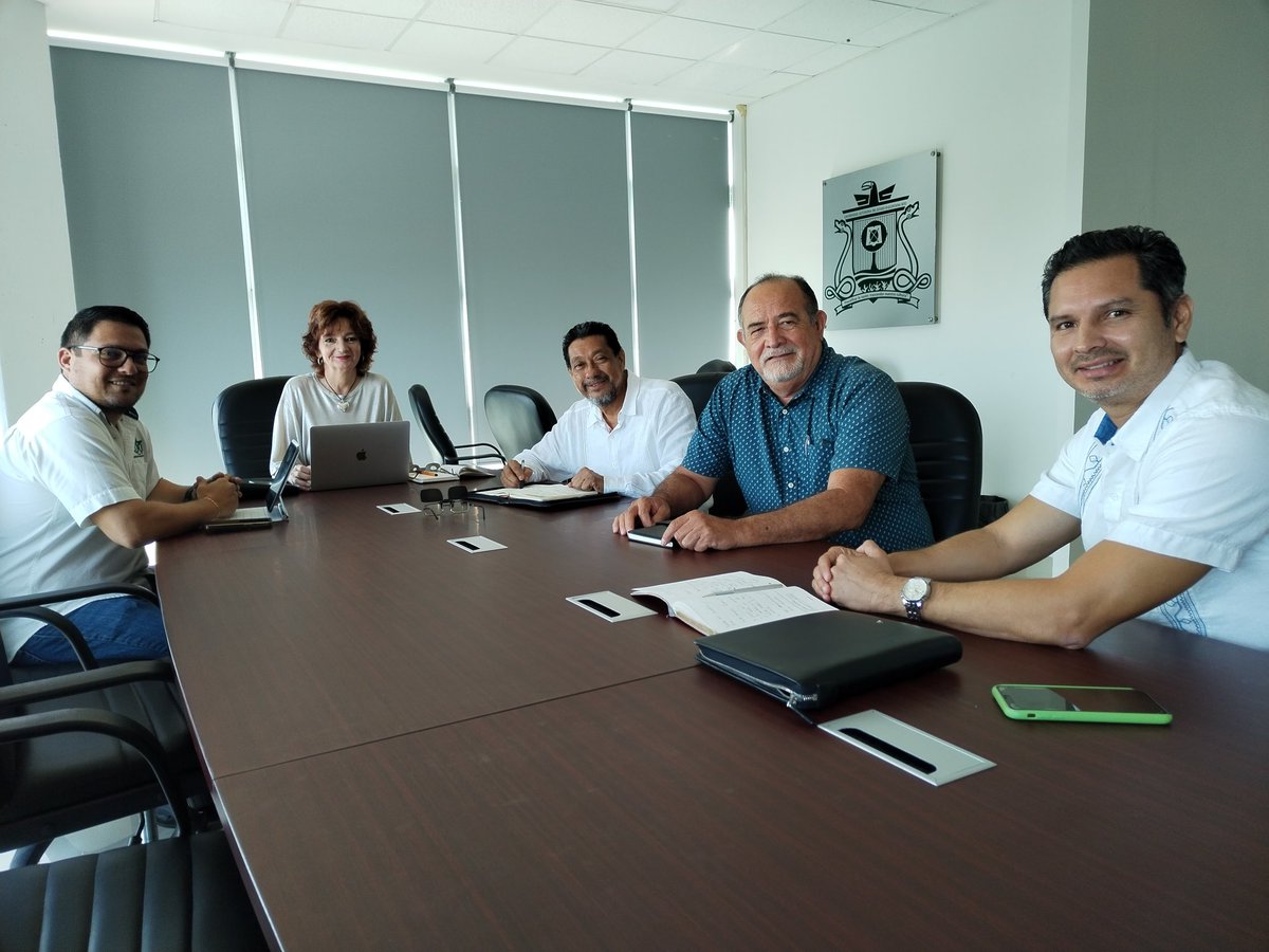 #AdministraciónPública y #EducaciónSuperior  #EquipoDeTrabajo de <a href="/PtoMorelosAyto/">Ayto. Puerto Morelos</a> que preside <a href="/BlancaMerariPM/">Blanca Merari Puerto Morelos</a>
a su nombre y representación sostuvo una reunión de trabajo con la Dra. Consuelo N. Fiorentini Cañedo Rectora de la <a href="/uqroo_mx/">Universidad Autónoma del Estado de Quintana Roo</a> en el Campus <a href="/UQROOCancun/">UQROO Cancún</a> <a href="/abrahammasegosa/">abrahammasegosaraña</a>