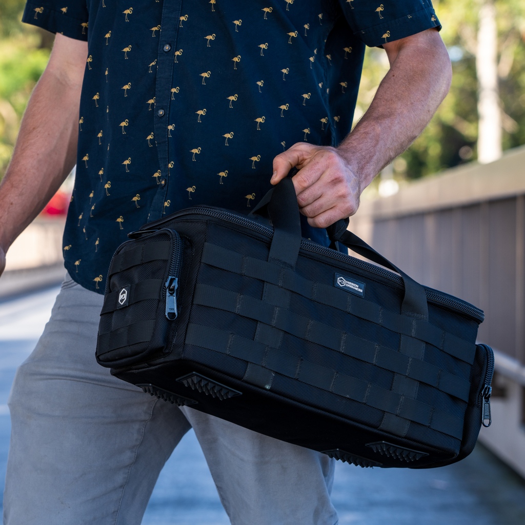 MissionDarkness's tweet image. Keep your sensitive electronics safe on the move! 🎒 The Mission Darkness Padded Utility Faraday Bag ensures no wireless signals can penetrate, keeping your devices hack-free and private. Perfect for everyday travels or special missions. #SecureYourTech 🚫📡📱