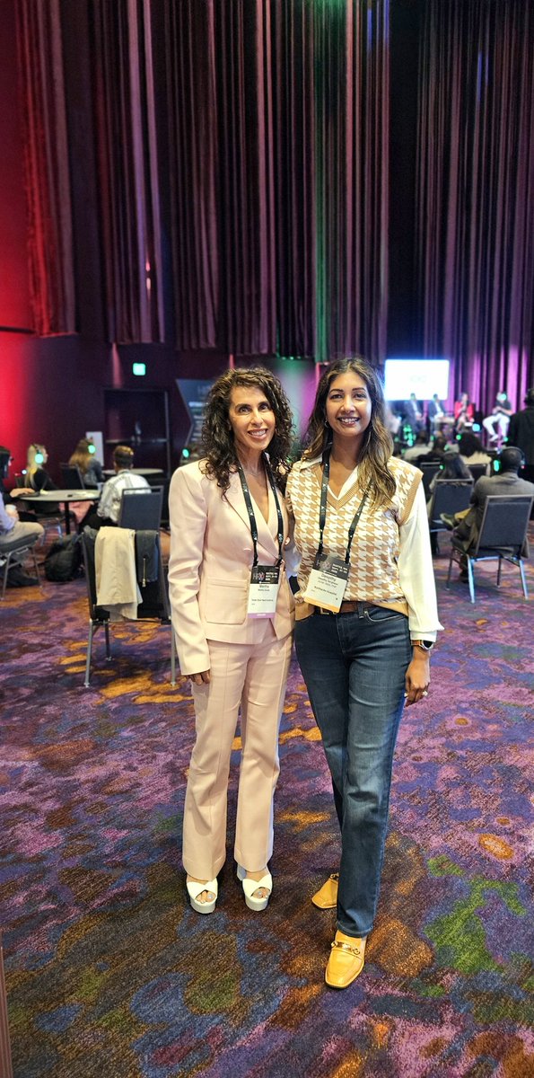 Lovely meeting the renowned Preventive Cardiologist, @DrMarthaGulati! Her expertise in the realm of women's heart health is both enlightening and invaluable @experienceHRX
#hrx2023