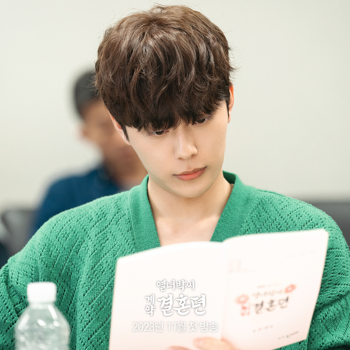 #열녀박씨계약결혼뎐 대본 리딩 현장 공개✨
첫 만남부터 설렘+케미+시너지 가득한 현장💖

19세기 발칙한 유교걸 박연우와
21세기 무감정끝판왕 강태하의
금쪽같은 계약결혼 스토리
#열녀박씨 #계약결혼뎐 11월 첫 방송🦋

#mbcdrama #MBC금토드라마 #MBC
#이세영 #배인혁 #주현영 #유선호