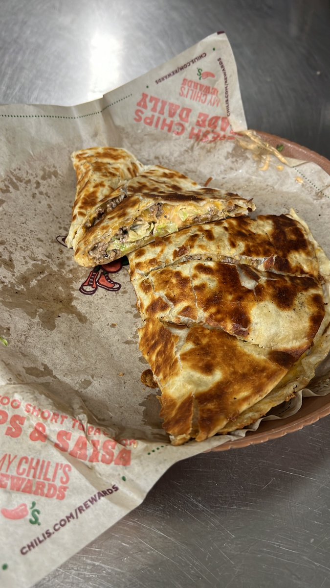 BigB_SC's tweet photo. Quesadilla Day!!!!! #culturematters #chilis #getyouaquedadilla #iwantthree @Lowrie4 @TripleC_c_C3 @stiener https://t.co/bSSYaRl99Y