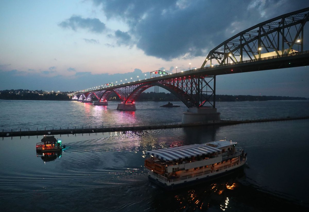 Pleasant Evening Peeps...
I see ya...My Neighbors to the North 🇨🇦 #PeaceBridge 
Enjoy your #MondayNight