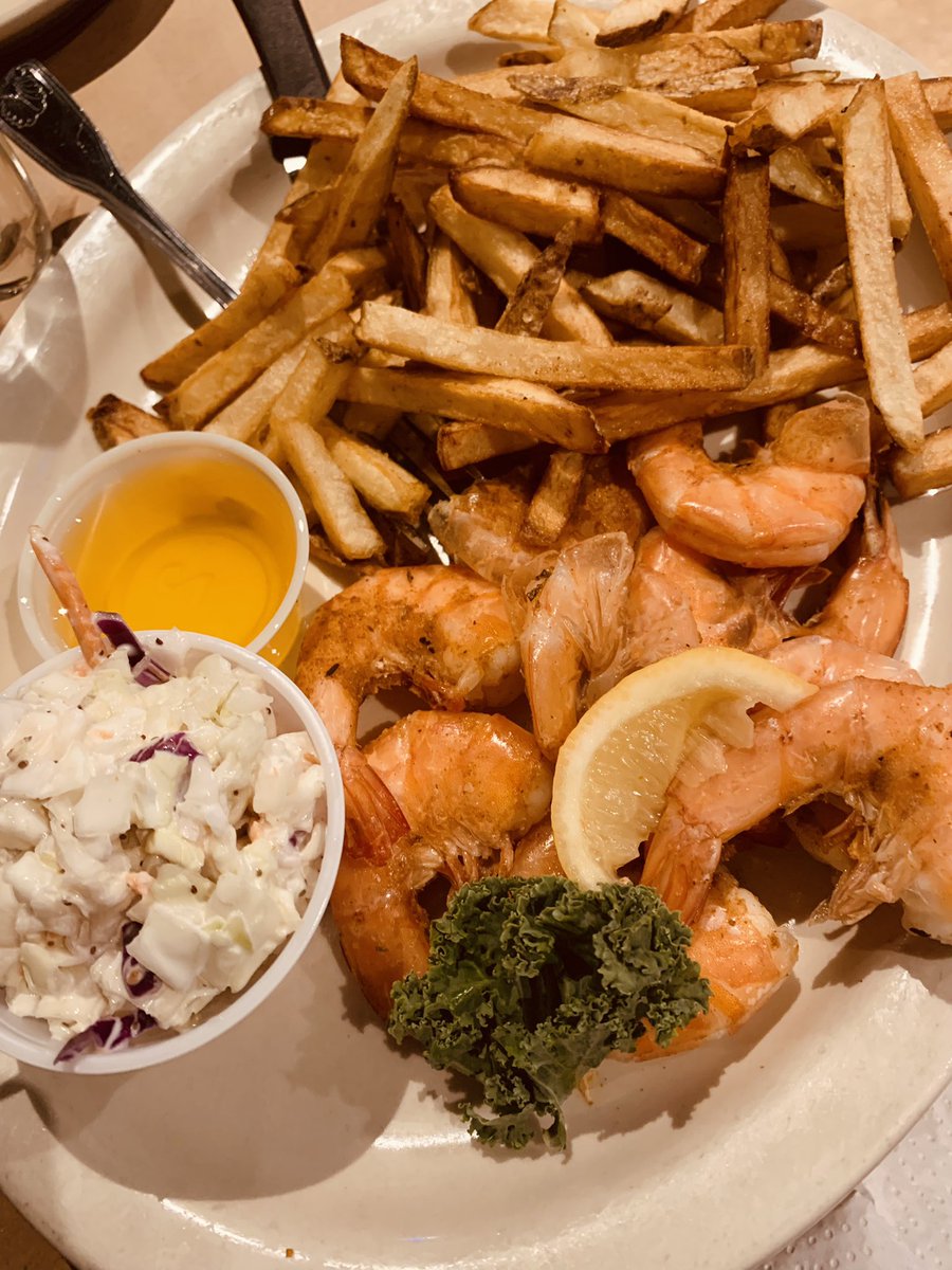 LadyLakeMusic's tweet photo. 🦀🍹 From #dinner at @PinchersUSA with the fam!! @johndadamo @LadyLakeMusic #swfl at #EdisonFord marina ⛵️ https://t.co/ZR9qRGsIAC