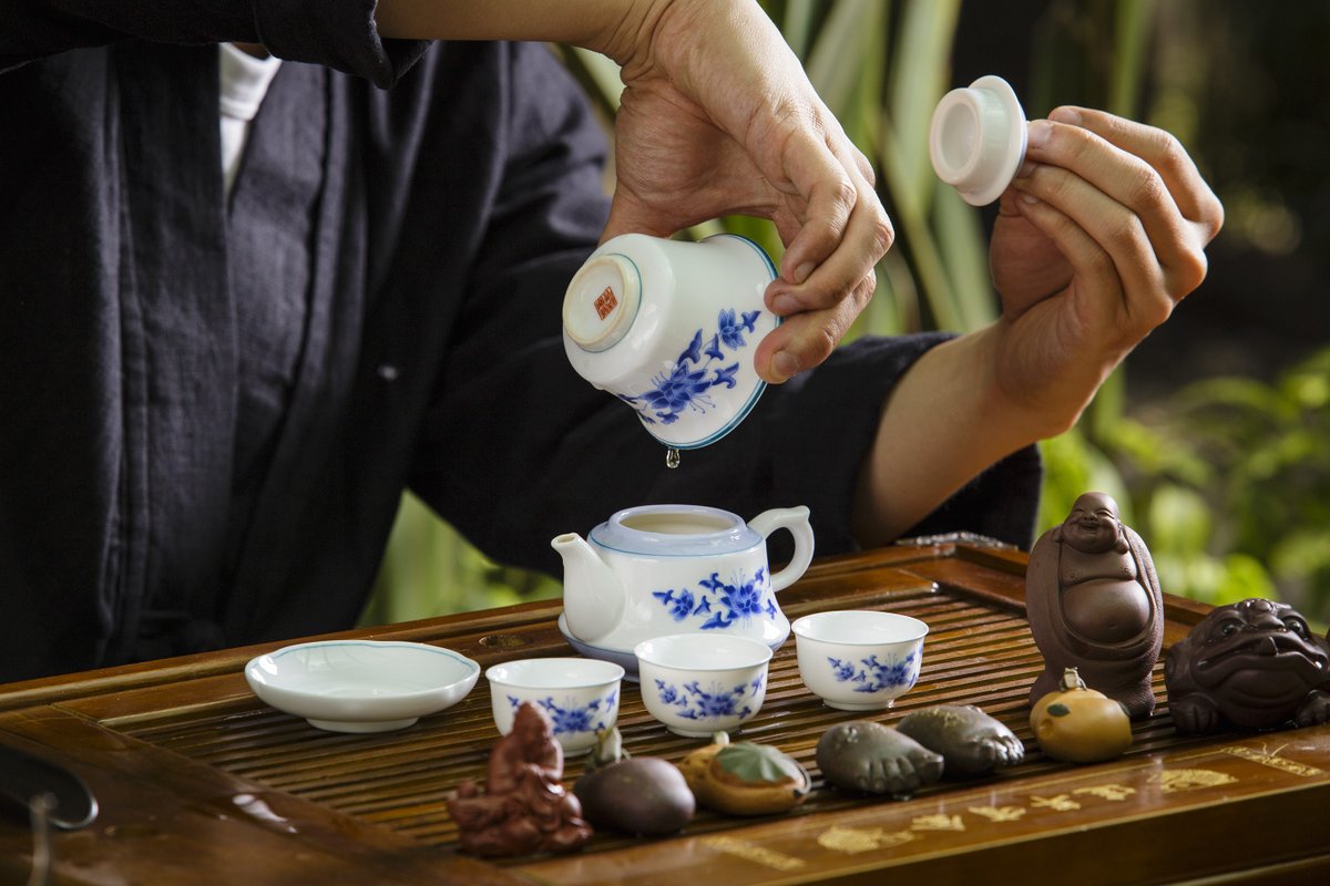 Celebra el Festival de Medio Otoño como nunca antes en Asian Bay con el chef Luis Chiu. Disfruta de una master class sobre infusiones + degustación de mooncakes . 🎶🌕 #QuintoMx #MooncakeFestival