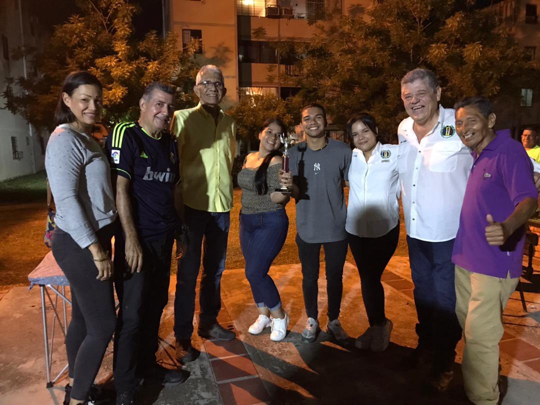 En el marco de la celebración de nuestro 82 aniversario, los compañeros del municipio Los Guayos continúan fortaleciendo la presencia del partido promoviendo actividades de la mano con los vecinos de la urbanización Buenaventura de Paraparal.

¡VAMOS CON PROSPERI!