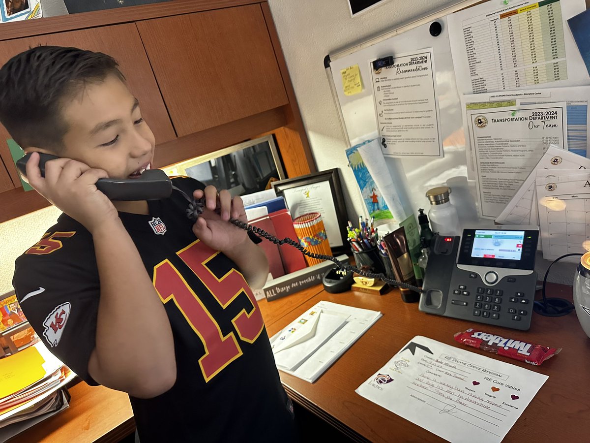 JonFlores_EP's tweet photo. π§‘π Focus on the positive everyday! Super proud of our Knights on earning their #PositivePhoneCall today! #ItsAnItuarteThing #KnightsChangeTheWorld https://t.co/f3gx35KDLb
