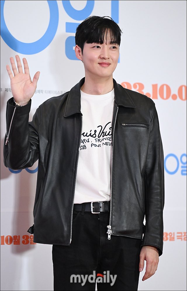 yeongseokfiles's tweet photo. 230925 Kang Youngseok at 30days VIP Premiere movie
#30DaysVIPPremiere #30days #๊ฐํ๋ #KangHaneul #์ ์๋ฏผ #JungSoMin #๊ฐ์์ #KangYoungseok https://t.co/agz9UZcZt3