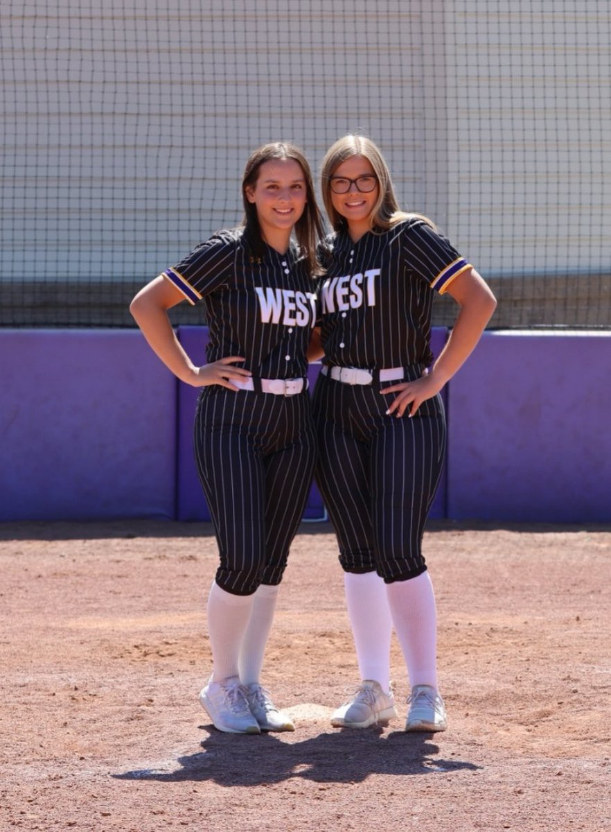 Senior night 🥎 dub! @Tbird_softball 9 @LNWAthletics 0 @Jillian___H 1-3 @jaycee_woodard 3-3 2B @elli_reyes11 2-3 2B @Aubreyywhite 1-3 M Studer 1-2 @Karmyn_pow3ll 2-2 2B 3B Aubrey 🔥 in ⭕️ 5IP 0R 9K 3BB ⚡️It’s a Great Day to be a T-Bird⚡️