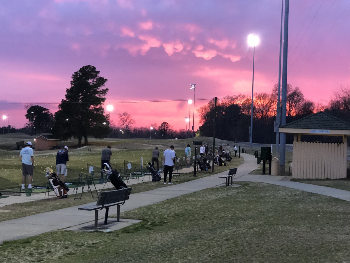 Knights Play Golf tweet media