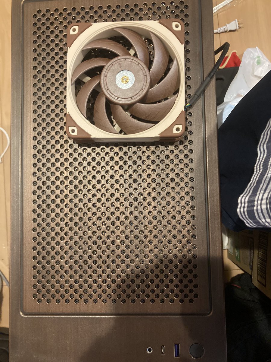 hekekejp's tweet photo. 久しぶりにケースに入れます🙋♀️
#NZXT
#H5FLOW https://t.co/EREtMHbUmy