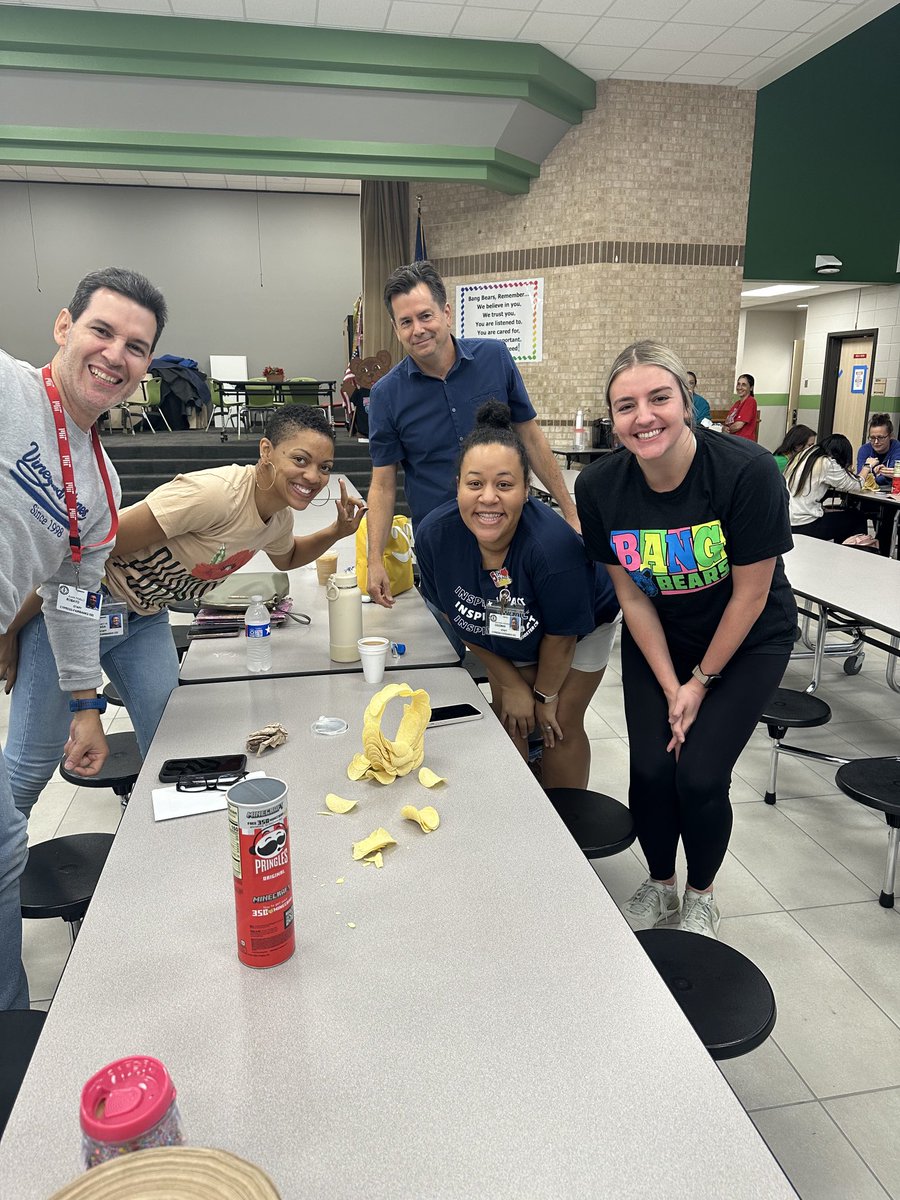 KaylaKMouton's tweet image. Way to go 5th grade! Great teamwork and effort during the “impossible” ⁦@Pringles⁩ challenge! #pringlechallenge #teamwork #5thgrade #teambuilding ⁦@susan_bolado⁩ ⁦⁦@MrsBrittColeman⁩