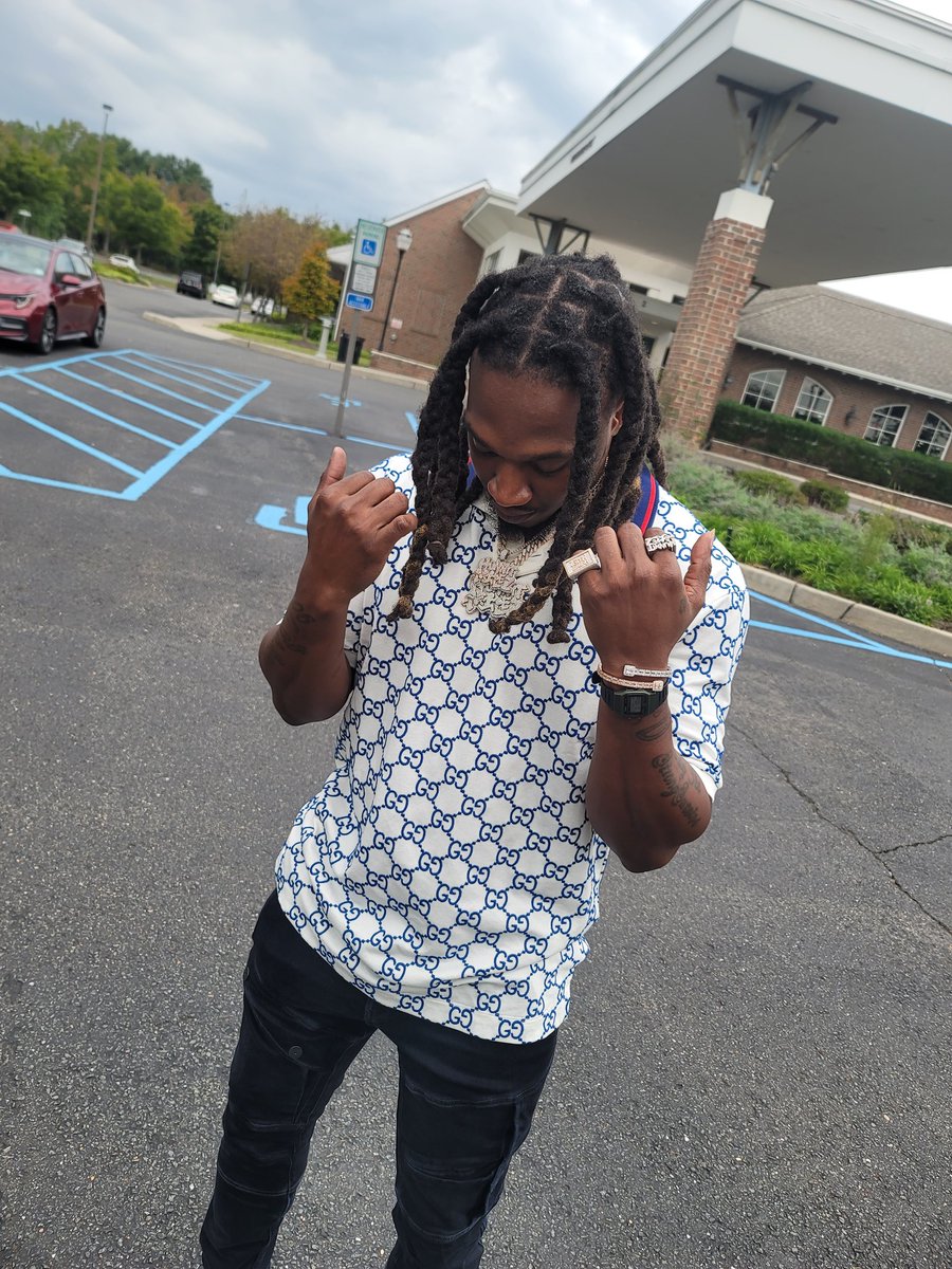 HunnitMilez3749's tweet image. If you see me, share this 😂 My Twitter 🚮