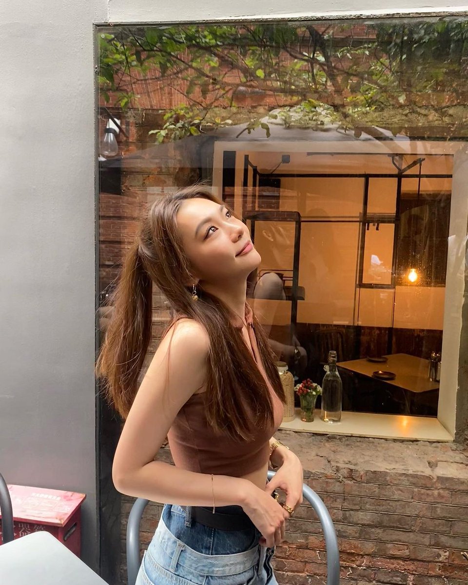 VeraaaYang's tweet image. Not every day is happy. We need to keep a calm mind to face everything #photoshoot #beauty #happy