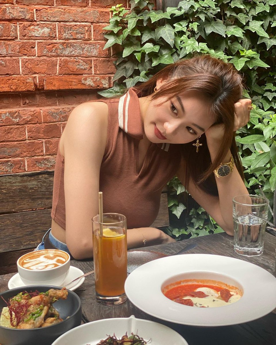 VeraaaYang's tweet image. Not every day is happy. We need to keep a calm mind to face everything #photoshoot #beauty #happy