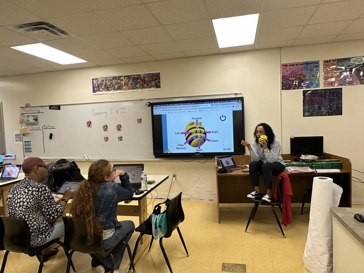 MDCPSRobotics's tweet image. A fantastic Day of @VEXRobotics and @BootUpPD Scratch programming!#AmazonFutureEngineer #BootUpPD @MDCPSSTEAM @STEAMDesignated @BootUpPD @amazonnews