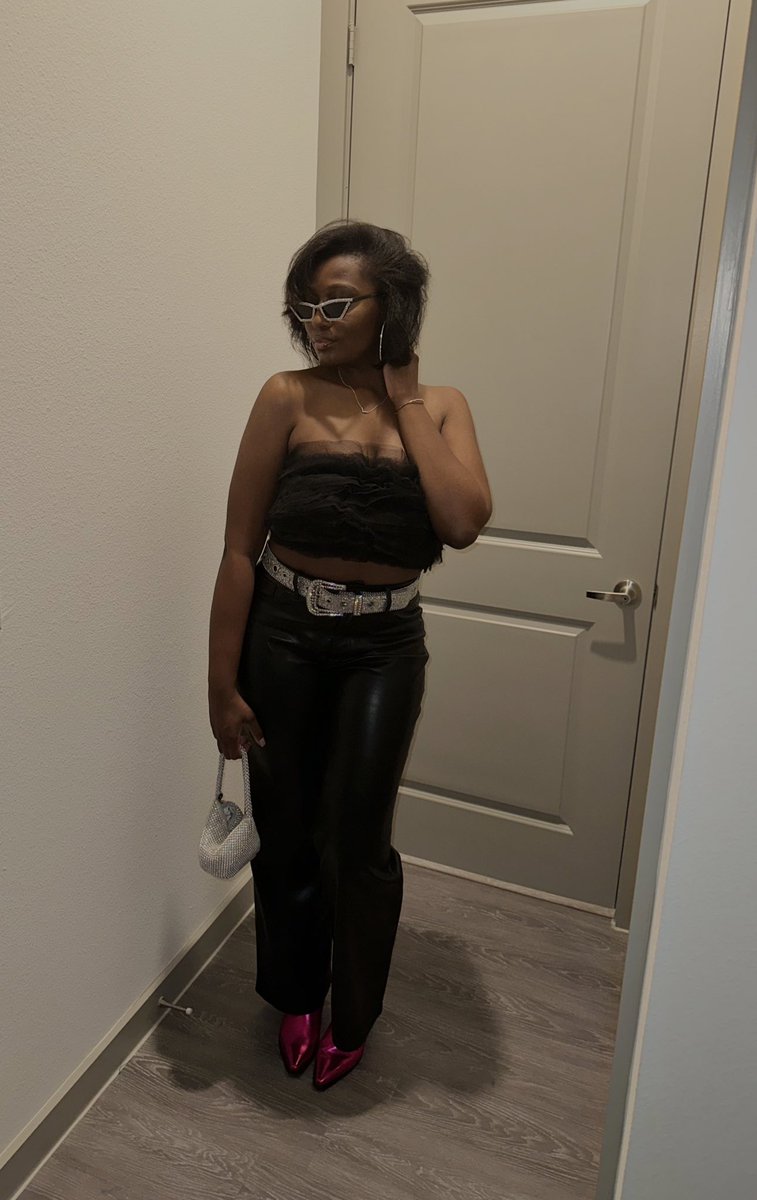 CLUB RENAISSANCE🪩

It should cost a billion to look that good🐝