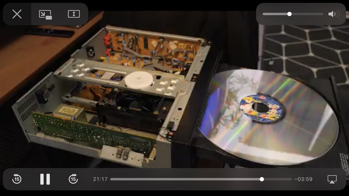 SailorMoon_News's tweet image. A few Sailor Moon laserdiscs are featured on this video.