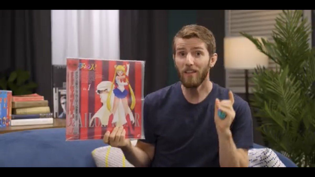 SailorMoon_News's tweet image. A few Sailor Moon laserdiscs are featured on this video.