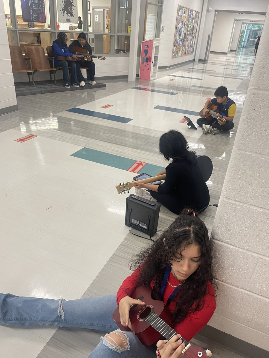 Our @229Holabird band students are constantly using tech to improve. Here they are tuning their instruments  using their @dpvils devices. Our students are so talented! @sjnovak1116 @MsBowersMusic @BaltCitySchools