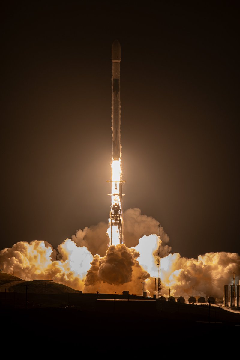 SpaceX's tweet image. Falcon 9 launches 21 @Starlink satellites to orbit from California