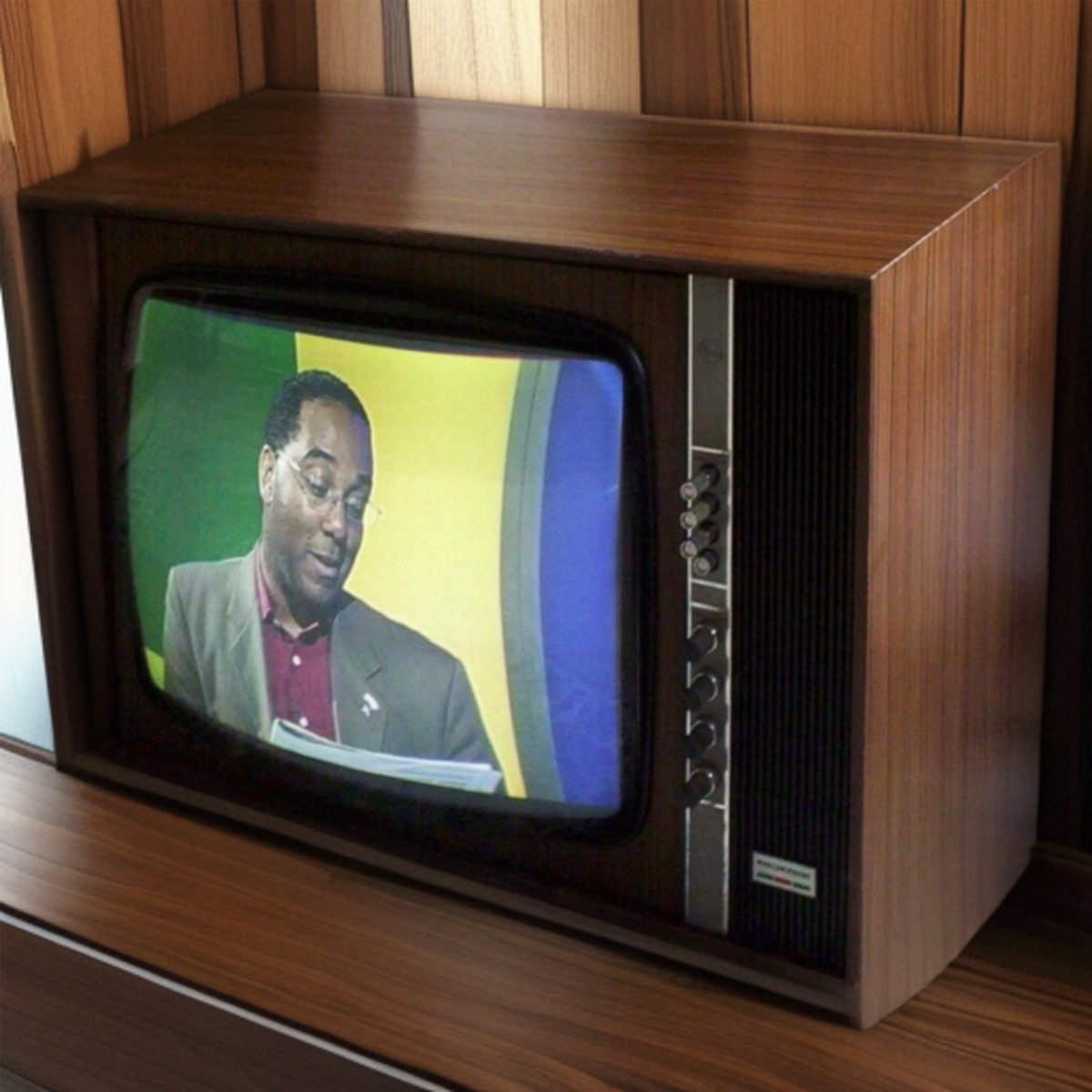 Ilovenostalgia's tweet photo. Can you remember having just 3 TV channels? Was it better? https://t.co/fX6lY9TEeB